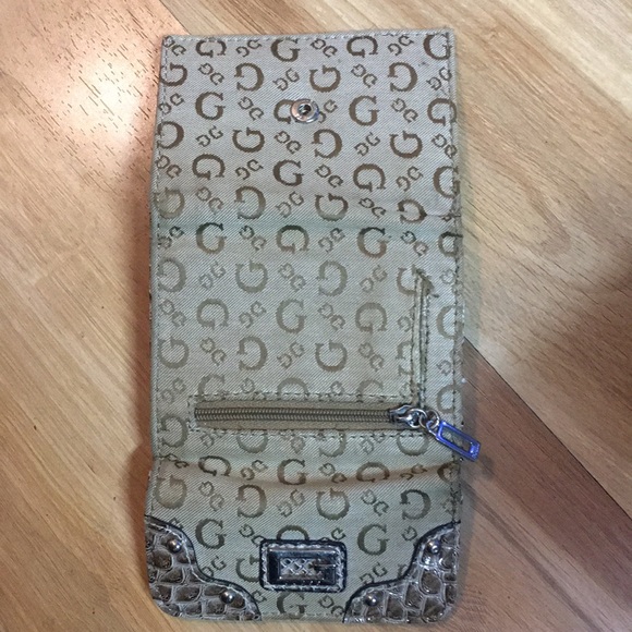 Guess snake skin looking wallet - Picture 3 of 5